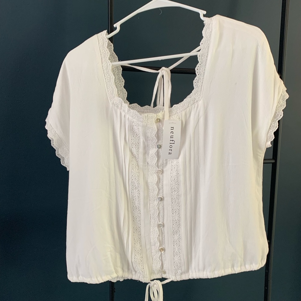Romantic white blouse with adjustable drawstring